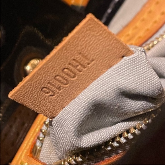 Gorgeous Louis Vuitton patent
vernis burgundy dyed small shopping bag pm. - Picture 3 of 10